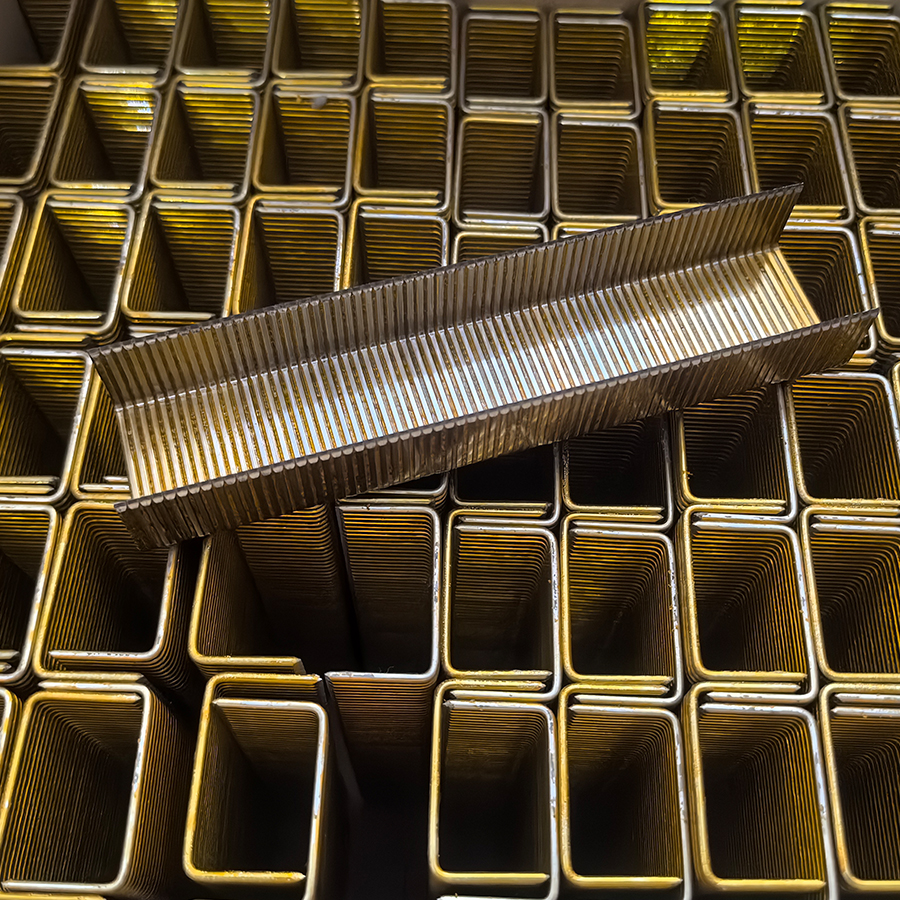 16 Gauge 1 Inch Crown Heavy Wire Staples P16